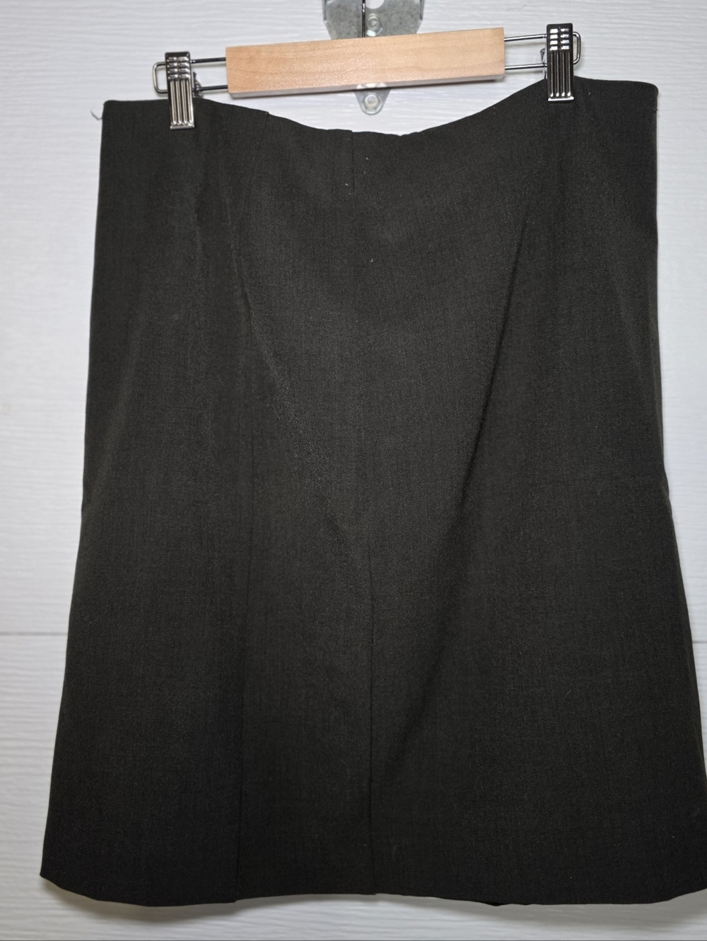 MM. Lafleur Olive Skirt Label Detail
